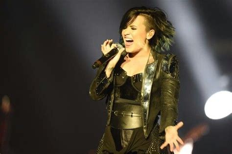 Demi Lovato At The Phones4u Arena In Manchester England November 29th Sexandlovetour