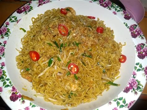 Resepi dari kak jah khan machang mee celup. matahati-aishahazhari: Maggi Goreng