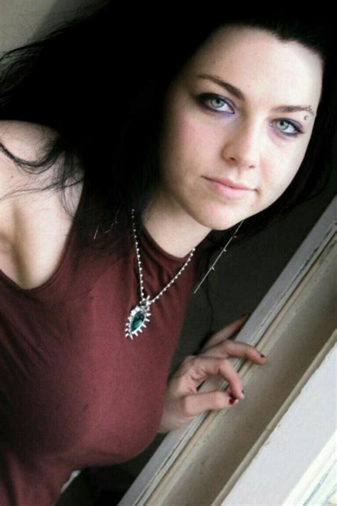 Snow White Queen Amy Lee Evanescence Smoking Ladies Love Is Gone