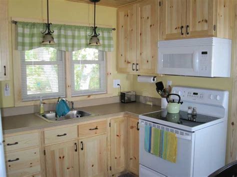 The oak is loved by most people, but there is one that nowadays becomes trends, knotty pine kitchen. Knotty Pine Cabinets and Kitchens