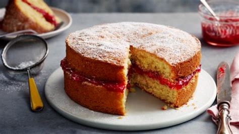 Bake james martin's classic victoria sponge cake, best served with a proper cup of tea. Mary Berry Victoria Sponge - Saturday Kitchen Recipes
