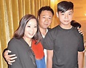 黎耀祥夫妇为爱子庆生，24岁儿子眉眼像极了老爸，已全家移居内地_腾讯新闻