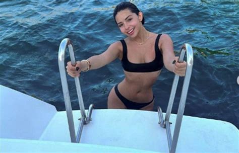 IMPRESIONANTI Sorprende Angela Aguilar en fofos con mini bañador