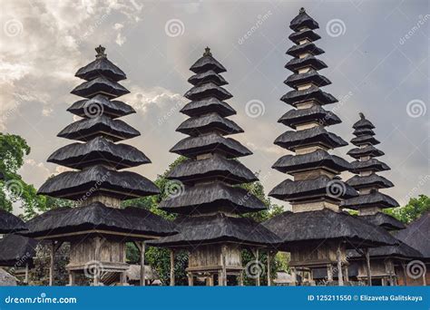 Temple Hindou Traditionnel De Balinese Taman Ayun Dans Mengwi Bali