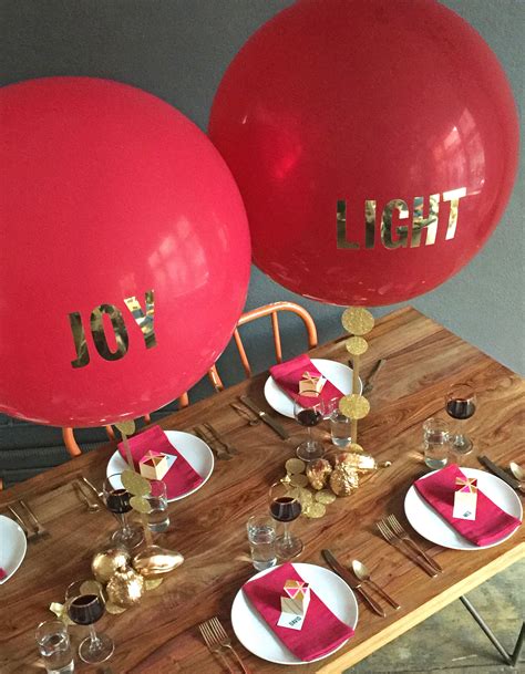 How To Diy A Balloon Centerpiece With Vinyl Letters