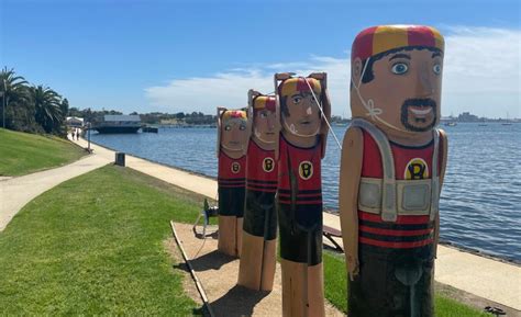 Geelong Bollard Walk R Hotel Geelong