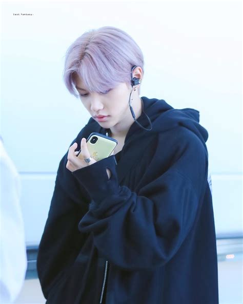 He is a member of the famous kpop boy band stray kids. #StrayKidsFelix♥ His sweater paw uwu © 2000915net (With ...