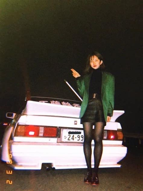 90s Japan Японский уличный стиль Девушка с автомобилем