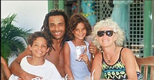Yannick Noah, son fils Joakim, sa fille Yelena et sa mère Marie-Claire ...