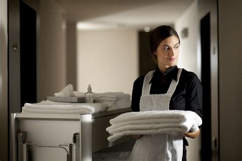 10 Shocking Confessions From Hotel Workers Oversixty
