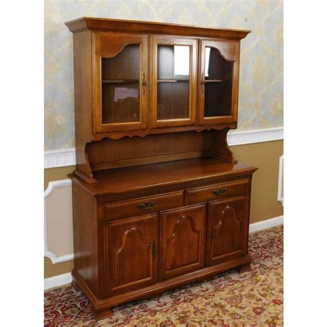 Posted by kim @ savvy southern style at 7:24 am. 1980s Solid Maple Dining Room Kitchen China Cabinet Hutch ...