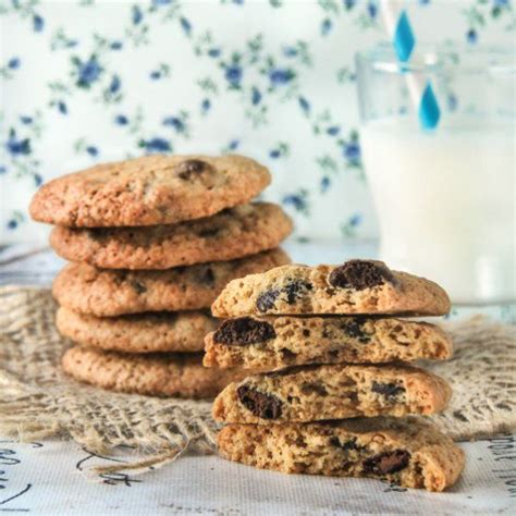 This chocolate chip cookie recipe will save you. Dairy-free Chocolate cookies (in Spanish) | Dairy free chocolate, Choc chip cookies, Chocolate ...