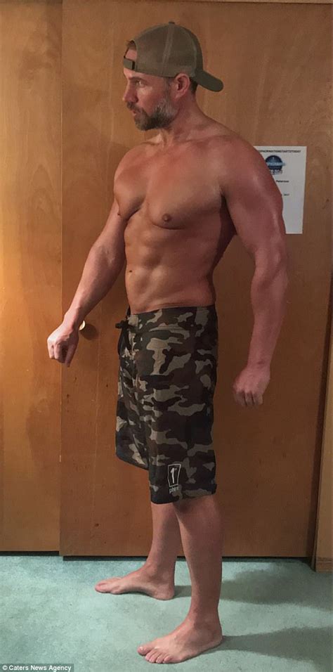 Dad Shows Off Honed Physique Cutting Carbs And Exercising Daily Mail Online