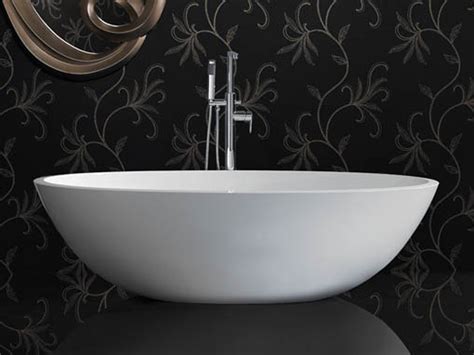 Beim kauf einer badewanne stellt sich schon längst nicht mehr nur die frage nach der form und dem aussehen, das die wanne mitbringen muss. Freistehende Badewanne, Mineralguss Badewanne ...