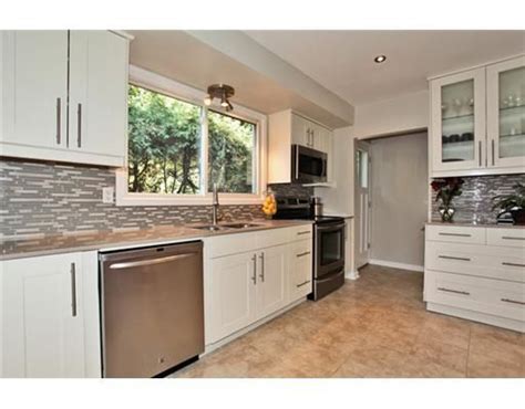 Maybe you would like to learn more about one of these? White cabinets with long handles | Kitchen, White cabinets ...