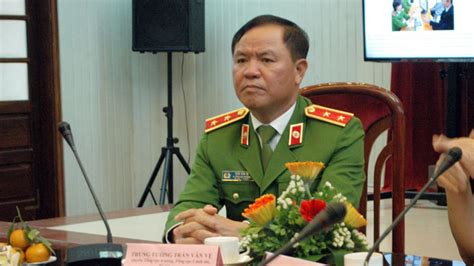 Đại biểu quốc hội khóa xii, xiii. Bộ Công an sẽ đề xuất lộ trình cắt bỏ sổ hộ khẩu - VietNamNet