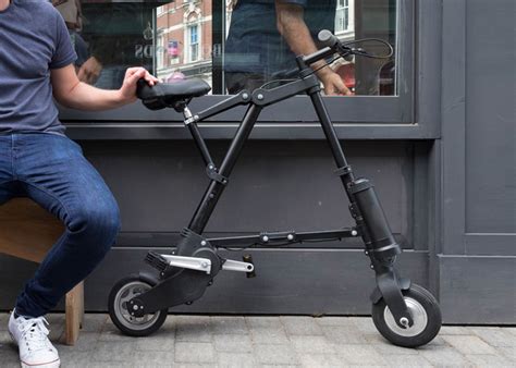 A Bike Electric Features Rechargeable Motor