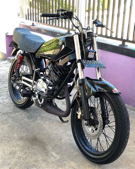 Para pecinta modifikasi sepeda motor biasanya mengubah tampilan mulai dibagian engine ( mesin ), aksesories, body, sampai cat ( airbrush ). Gambar Modifikasi Motor Rx King Paling Keren | rosaemente.com