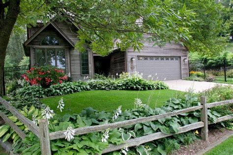Fresh And Beautiful Front Yard Landscaping Ideas 25