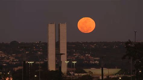 vÍdeo lua cheia chama a atenção dos moradores de brasília