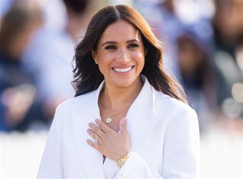 Meghan Markle Elevated The 90s Mom Outfit With The Perfect Summer Shorts
