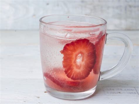 Strawberry Flavored Water Recipe And Nutrition Eat This Much