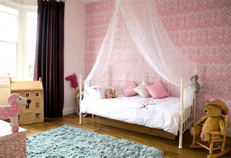 Dieser durch lüften und staubsaugen verflüchtigt sich der geruch, den neue teppiche haben können. Liebevolle Kinderzimmer Wandgestaltung, welche lustige ...