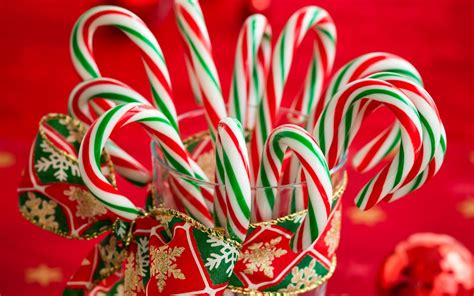 Spread Christmas Cheer With These Caroling Treats