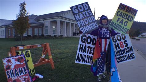 westboro baptist church protests kim davis