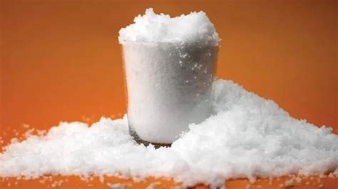 Aprende a hacer nieve artificial casera solo necesitas jabón y bicarbonato