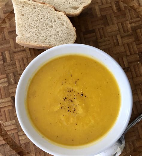 Easy Butternut Squash and Chilli Soup Recipe. - memeandharri.com