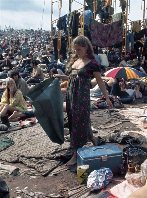 Girls From Woodstock 1969 Show The Origin Of Todays Fashion Woodstock 1969 Woodstock Fotos