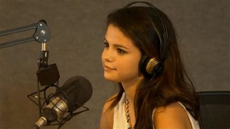 Selena Gomez Radio Interview Im Single The Hollywood Gossip