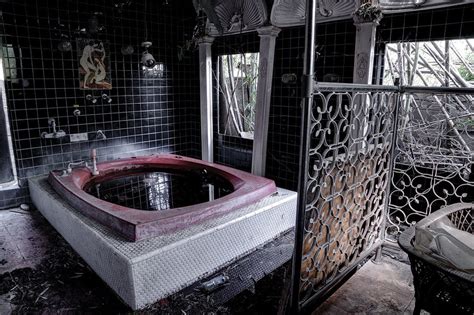 see the crumbling silent splendor of japan s abandoned hotels abandoned hotels love hotel