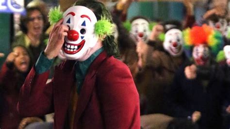 Le Masque De Clown De Arthur Fleck Joaquin Phoenix Dans Joker Spotern