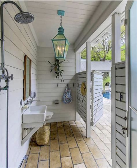 10 Small Outdoor Pool Bathroom