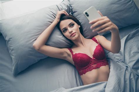 Znáte Sexting Může Zachránit Váš Vztah Ale Také Ho Zničit Odbornice Varuje Před Nástrahami