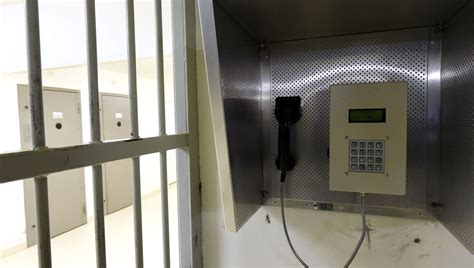 Une Soixantaine De T L Phones Fixes D J Install S Dans Les Prisons