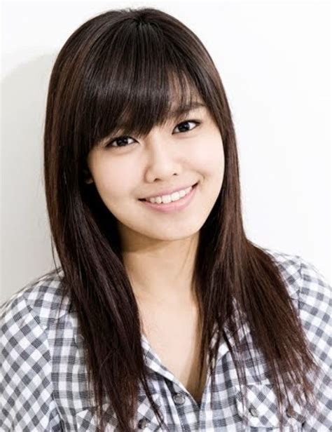 Wispy ends look super casual and playful for medium length hair. Long Asian Straight Hairstyle With Side Swept Bangs ...