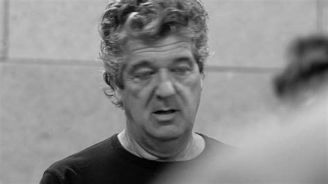 את גל הפרסום הראשון שלו קיבל אבי קושניר בזכות השתתפותו בתחרות האירוויזיון בשנת 1987 בדואט עם נתן דטנר. אבי קושניר - עלובי החיים | התיאטרון הלאומי הבימה - YouTube