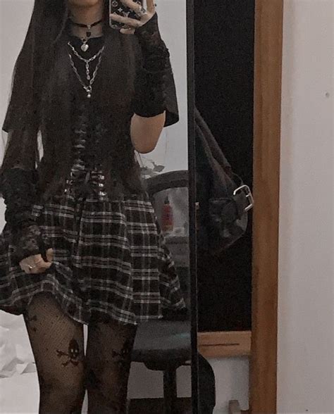 2000s Y2k Grunge Alt Indie Aesthetic Outfit Inspo Inspiration Alternative Clothes Fashion Goth