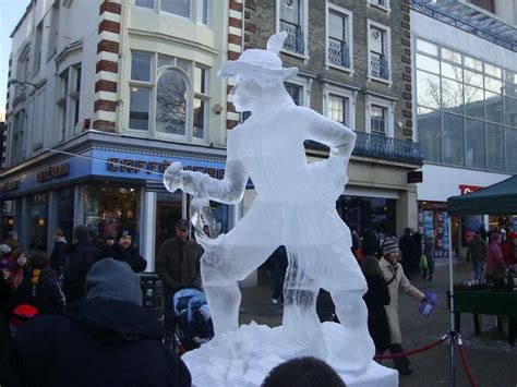 Pin On Ice Sculpture Of Human Figures