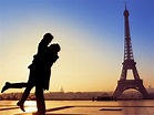 A couple in love in Paris Desktop wallpapers 1400x1050