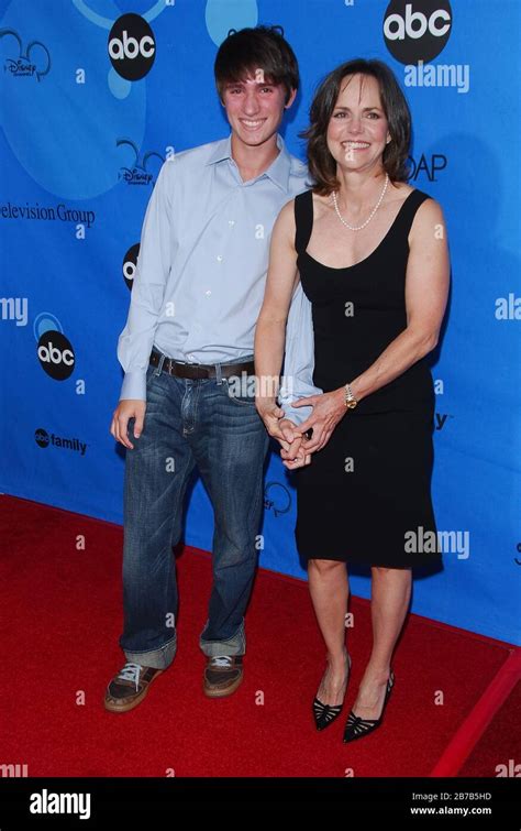 Red Carpet Retro 2006 Sally Field And Son Sam Hi Res Stock Photography