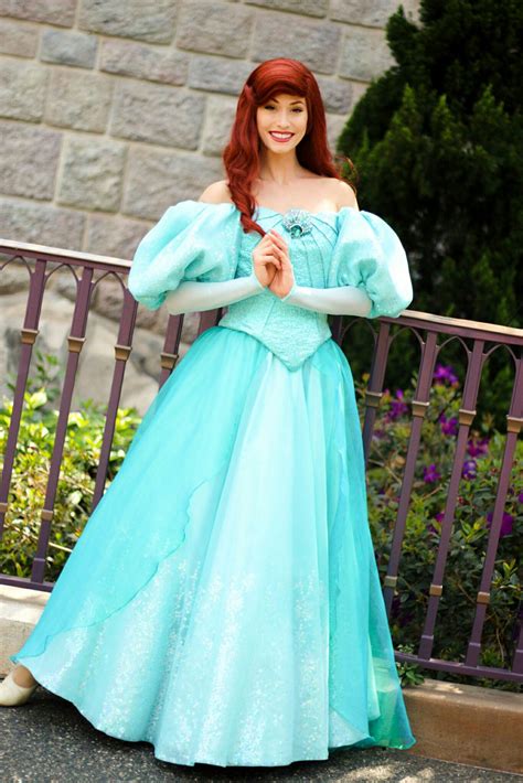 𝚙𝚒𝚗𝚝𝚎𝚛𝚎𝚜𝚝 Emerald Sue ･ﾟ Disneyland Princess Disney Princess