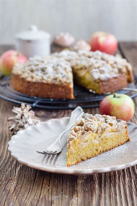 German crumb cake recipes, aka streuselkuchen, are quick and delicious treats to make for your family and friends. Kürbis-Apfel-Streuselkuchen • Maras Wunderland | Streusel ...