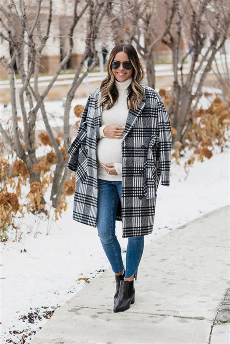 pregnant winter outfits