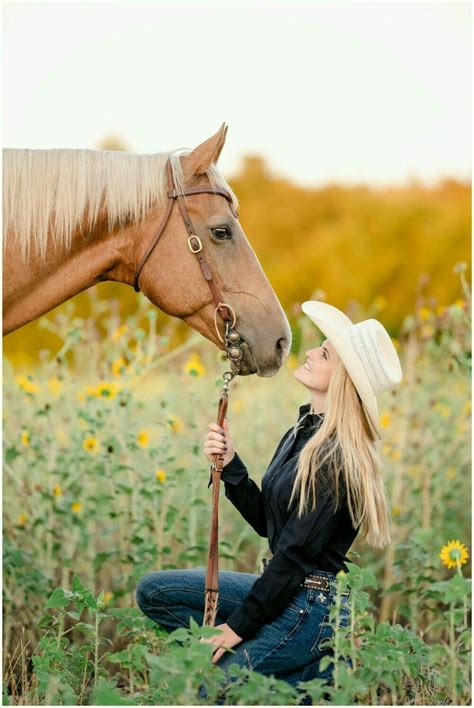 Pin By Amber Cervantes On Photography Ideas Horse Senior Pictures