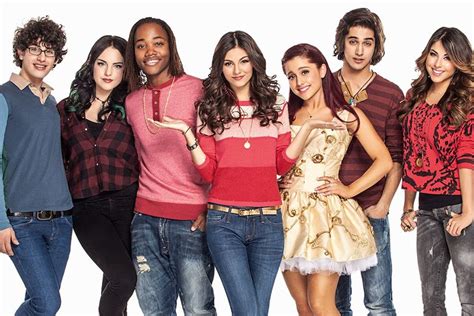 Ariana Grande Tweeted That She Wants A Victorious