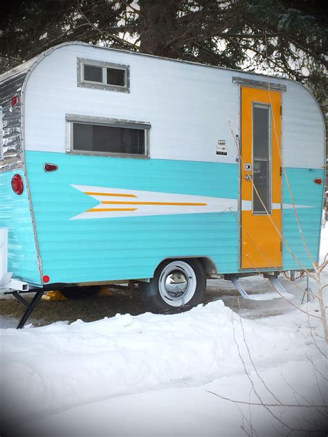 1969 Roadrunner In Winter Vintage Travel Trailers Vintage Camper